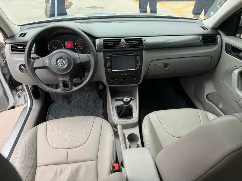 2012 Volkswagen Bora 1.6L Manual Comfort Model — миниатюра 7
