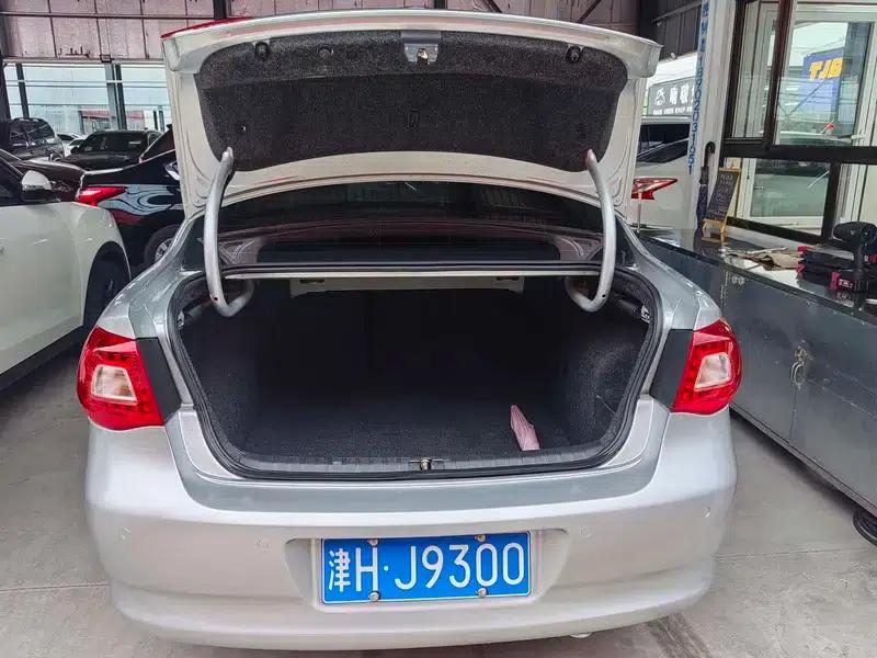 2012 Volkswagen Bora 1.6L Manual Comfort Model — миниатюра 9