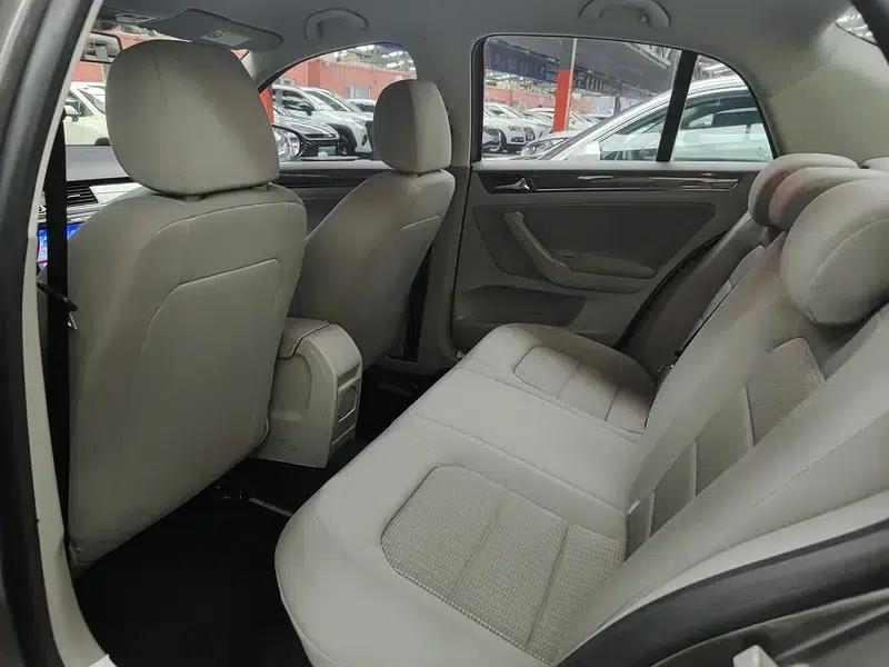 2014 Volkswagen Bora 1.6L Automatic Fashion Edition — миниатюра 14