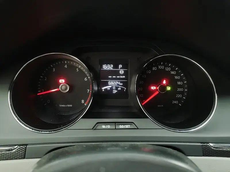 2014 Volkswagen Bora 1.6L Automatic Fashion Edition — миниатюра 9