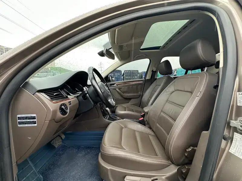 2013 Volkswagen Bora 1.4T Automatic Luxury Edition — миниатюра 11
