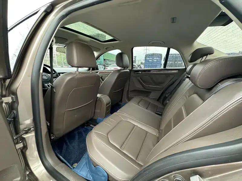 2013 Volkswagen Bora 1.4T Automatic Luxury Edition — миниатюра 12