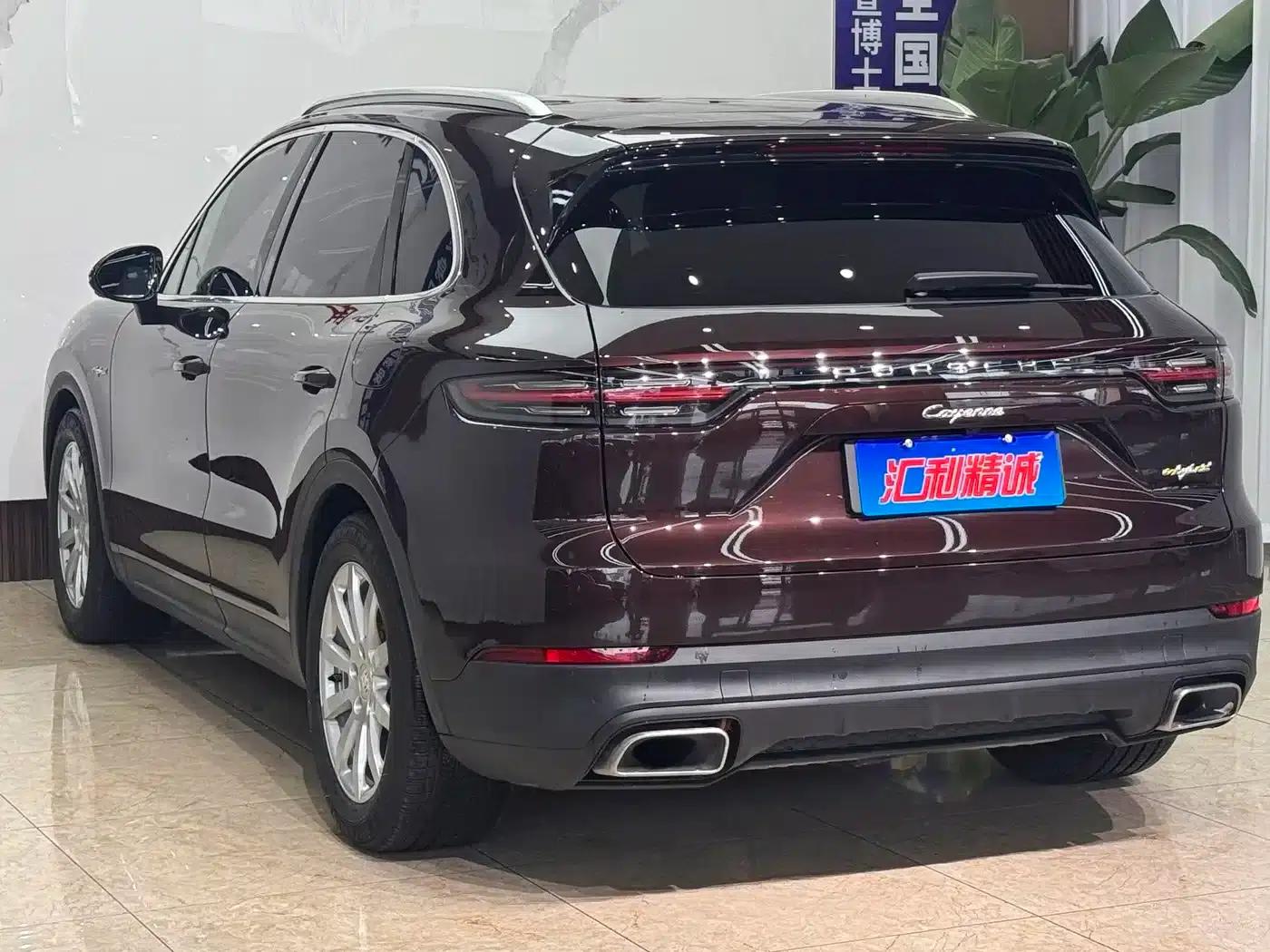2019 Cayenne E-Hybrid 2.0T — миниатюра 4