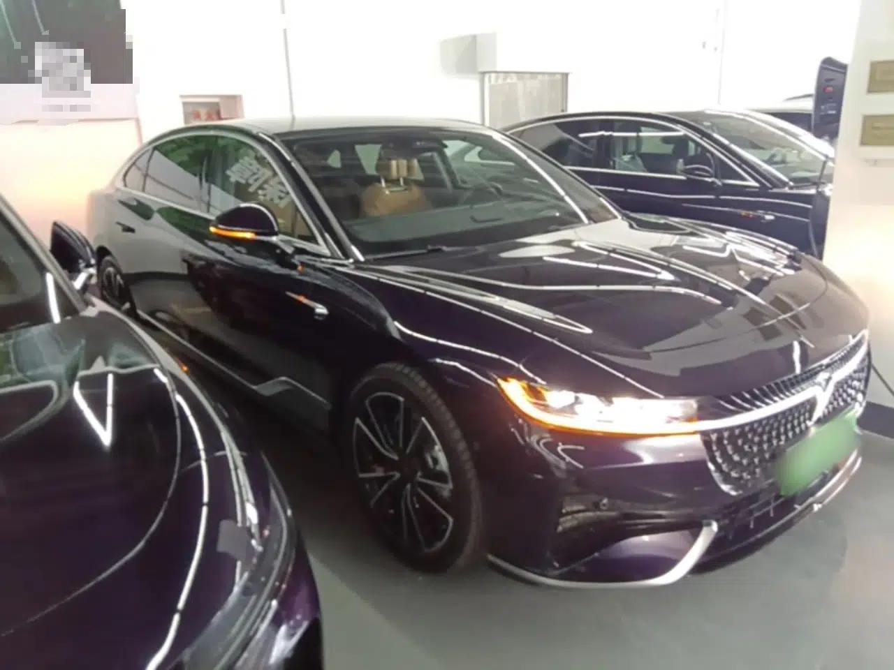 VOYAH PASSION 2024 PHEV Four-Wheel Drive Ultra-Long Range Flagship Model — миниатюра 12
