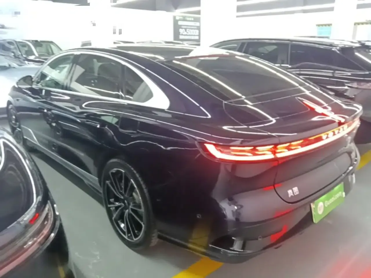 VOYAH PASSION 2024 PHEV Four-Wheel Drive Ultra-Long Range Flagship Model — миниатюра 4