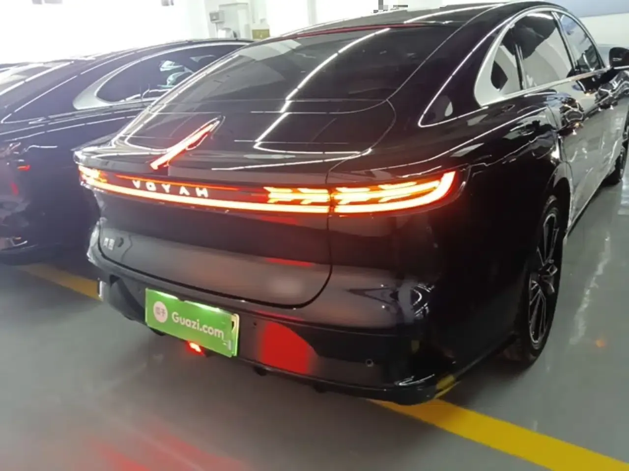 VOYAH PASSION 2024 PHEV Four-Wheel Drive Ultra-Long Range Flagship Model — миниатюра 5