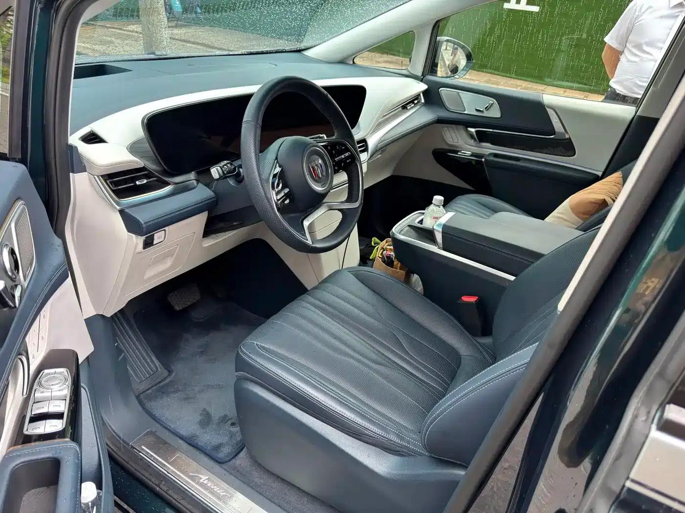 Century 2023 2.0T Four-Seat Private Edition — миниатюра 2