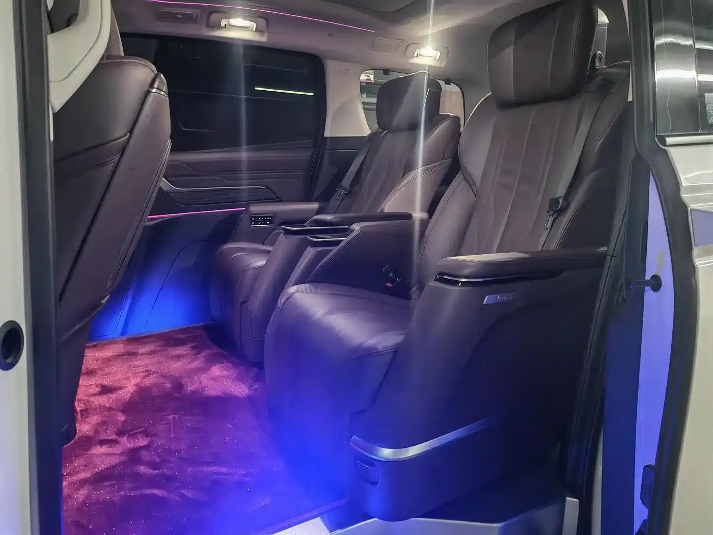 Century 2023 2.0T 7-Seat Luxury Edition — миниатюра 19