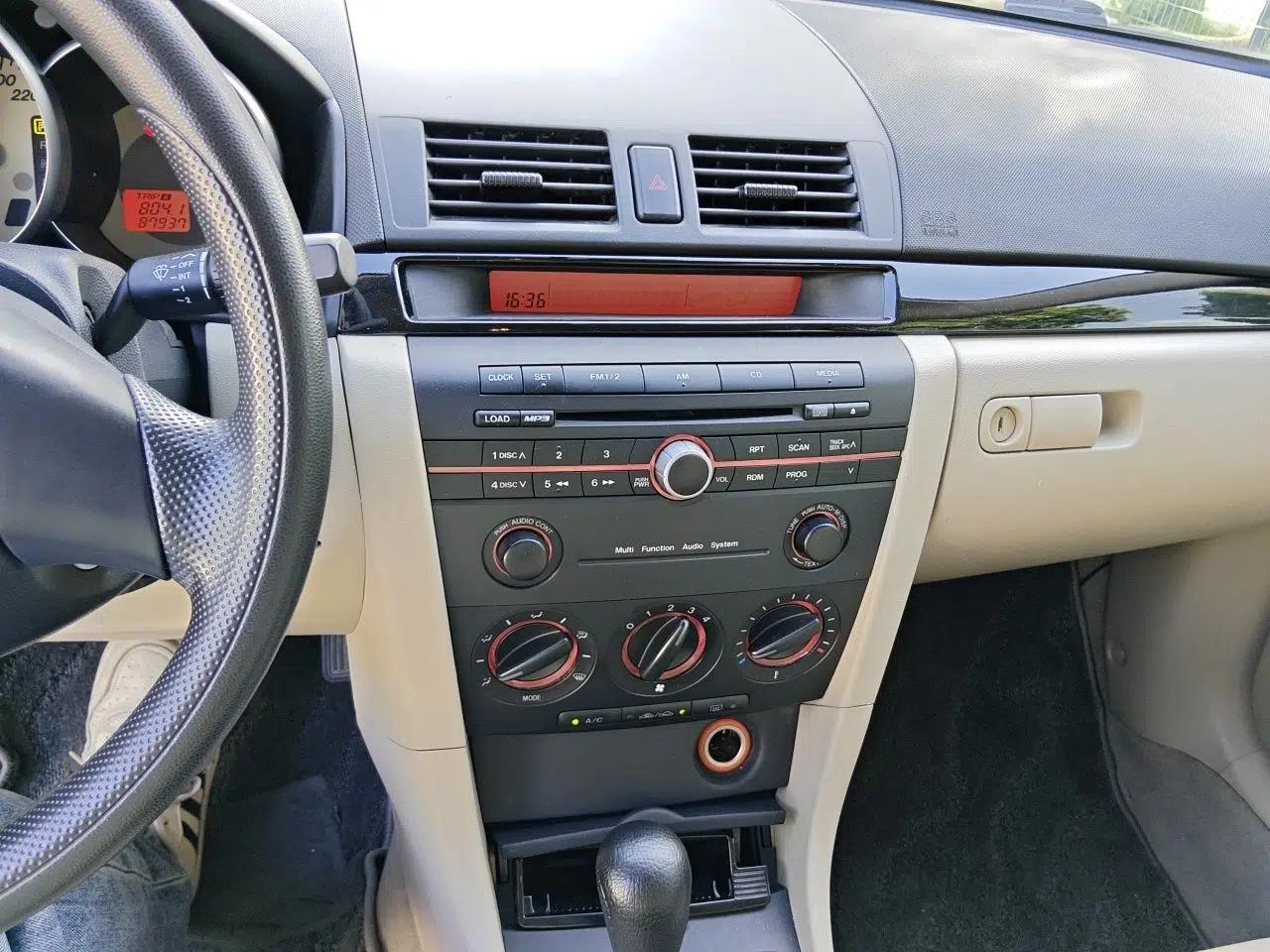 Mazda 3 2010 1.6L Automatic Classic Stylish Version — миниатюра 13