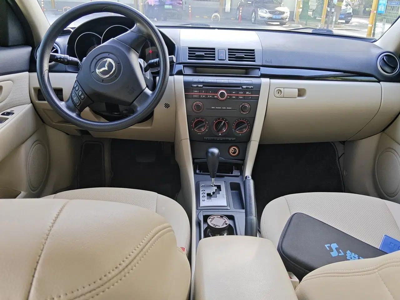 Mazda 3 2010 1.6L Automatic Classic Stylish Version — миниатюра 9