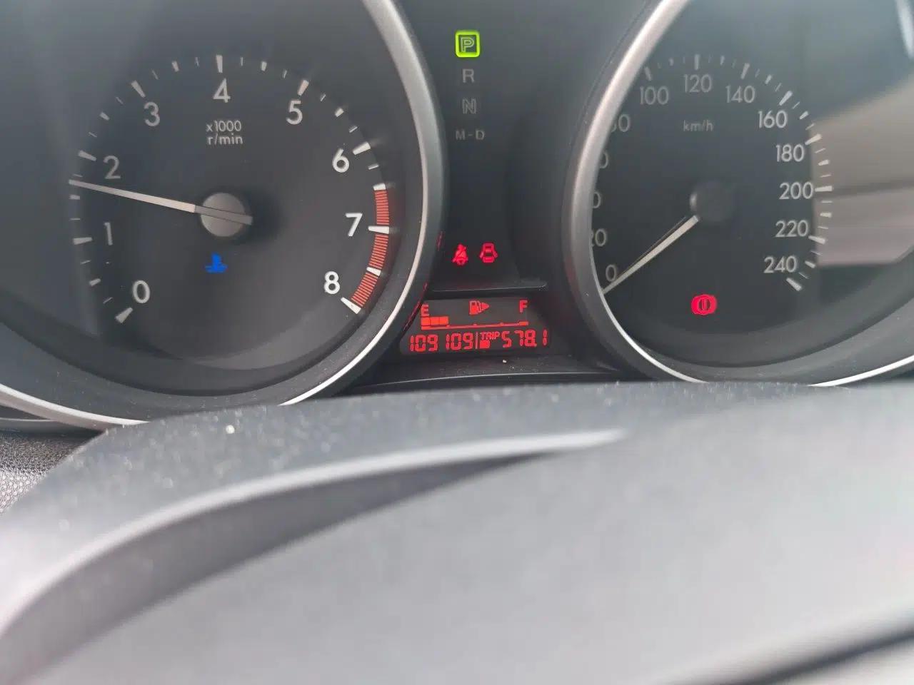 Mazda 3 2011 Sedan 1.6L Automatic Comfort Model — миниатюра 12