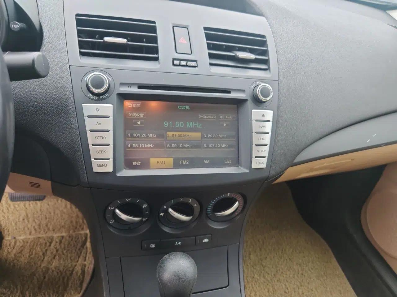 Mazda 3 2011 Sedan 1.6L Automatic Comfort Model — миниатюра 13