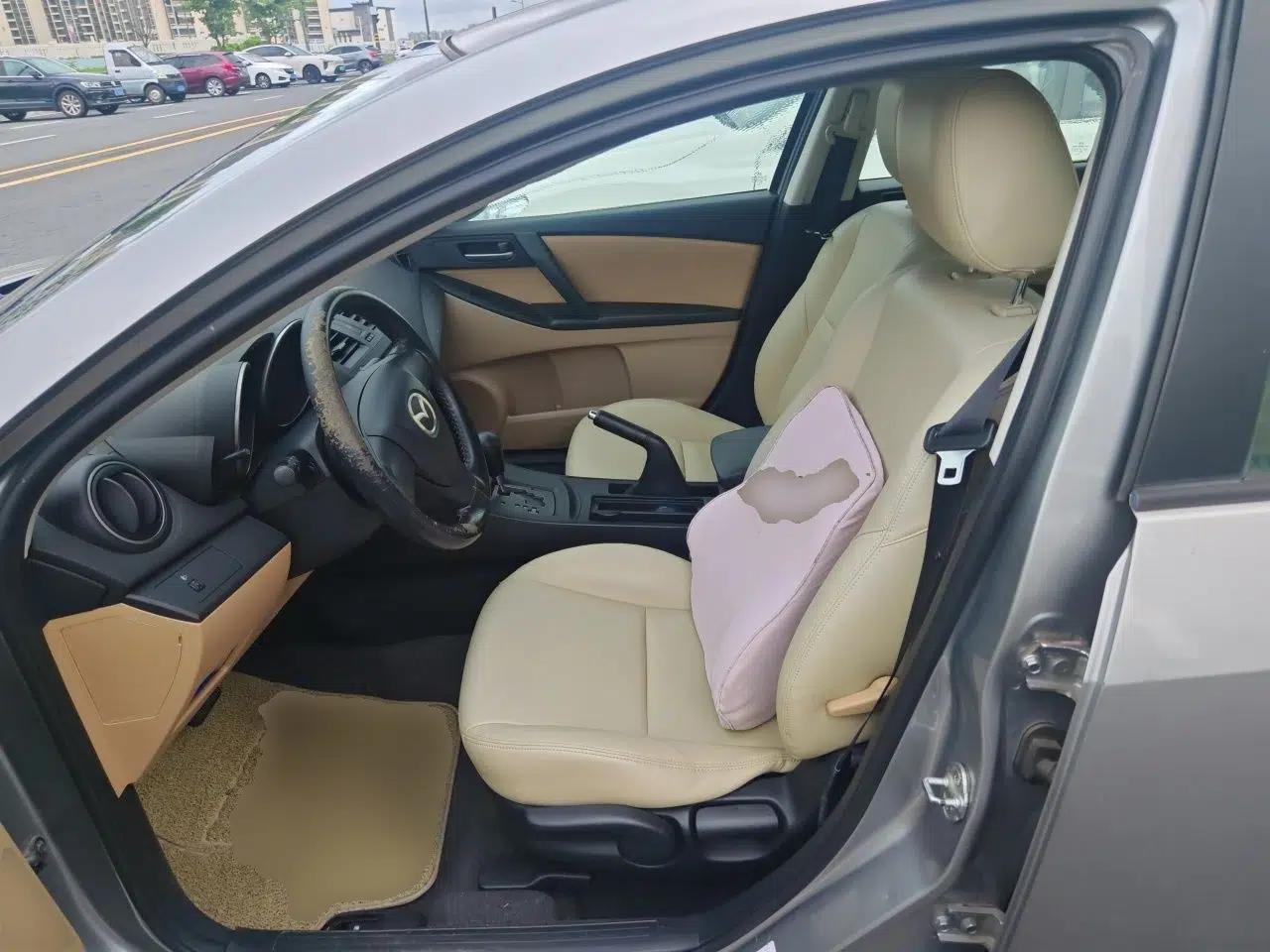 Mazda 3 2011 Sedan 1.6L Automatic Comfort Model — миниатюра 15