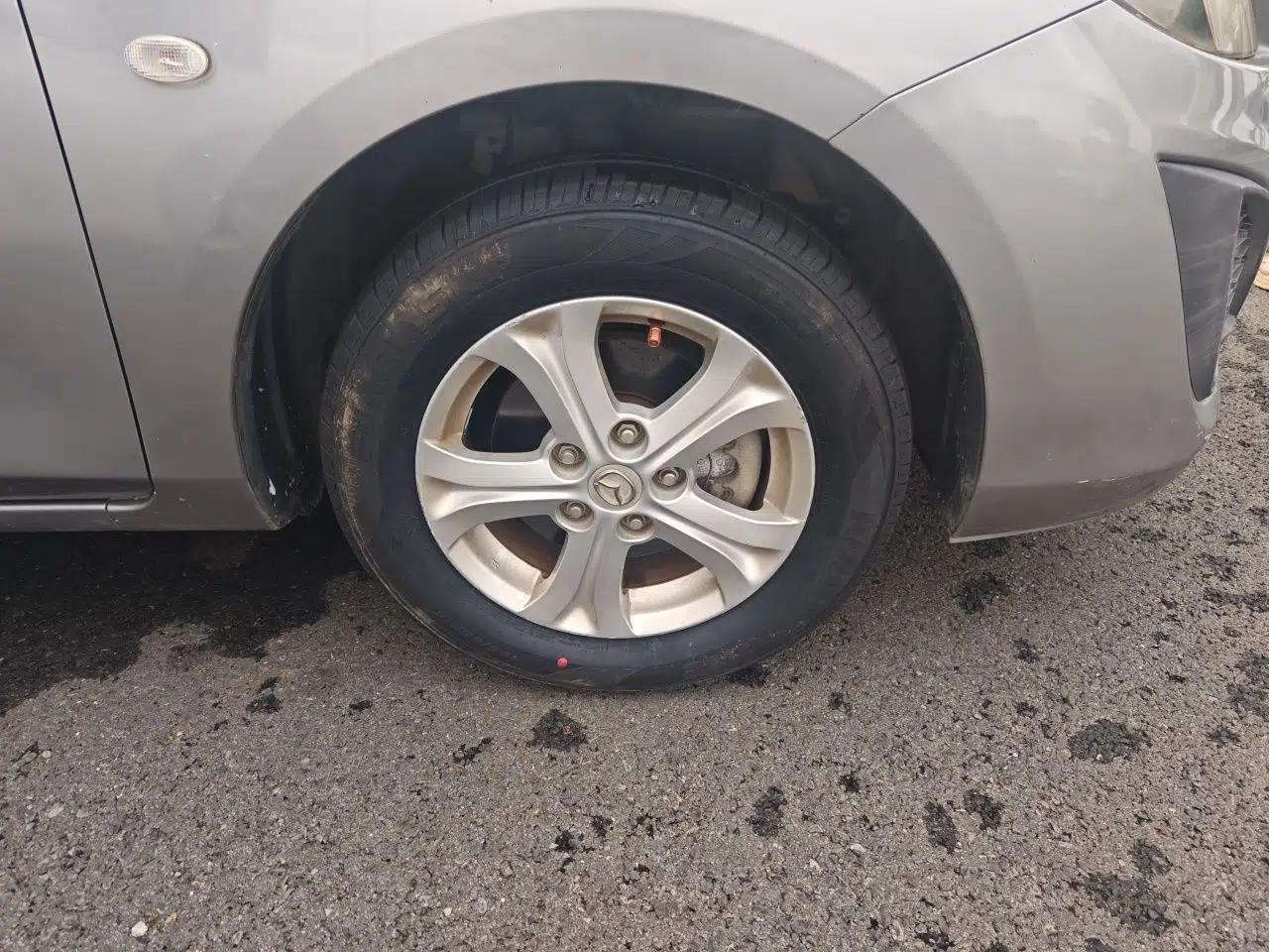 Mazda 3 2011 Sedan 1.6L Automatic Comfort Model — миниатюра 8