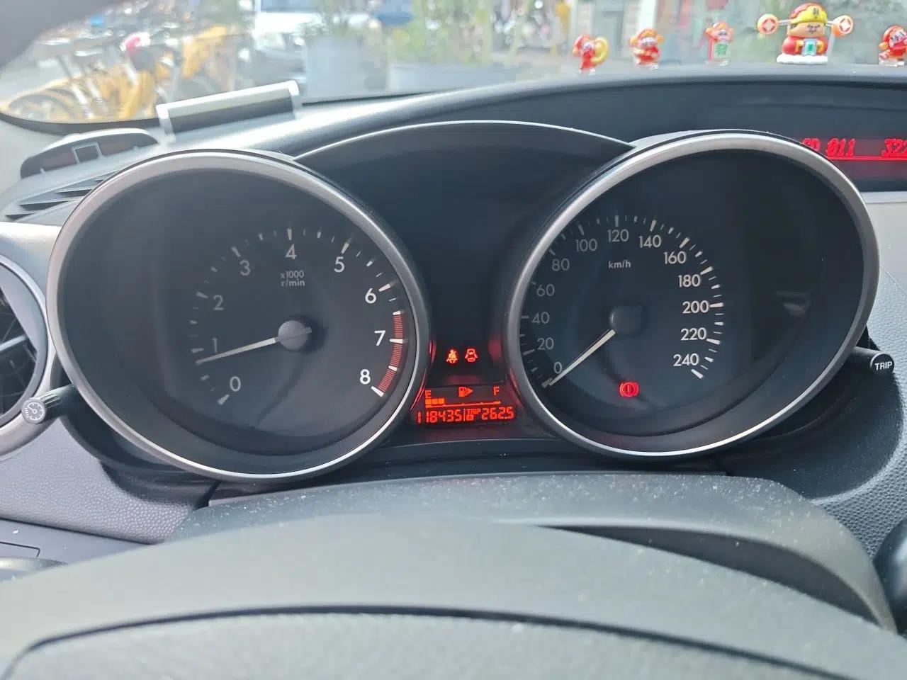 Mazda 3 2012 Hatchback 1.6L Manual Comfort Model — миниатюра 11