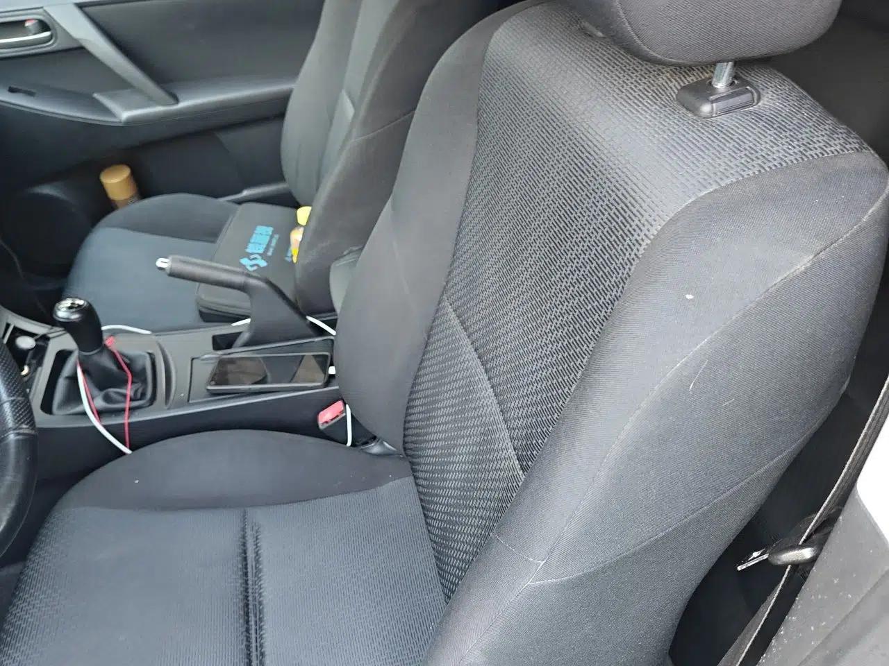 Mazda 3 2012 Hatchback 1.6L Manual Comfort Model — миниатюра 15