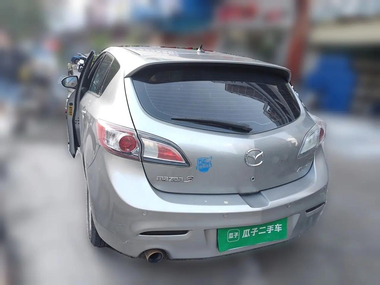 Mazda 3 2012 Hatchback 1.6L Manual Comfort Model — миниатюра 4