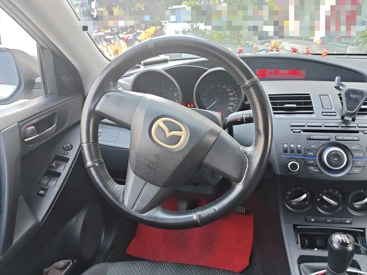 Mazda 3 2012 Hatchback 1.6L Manual Comfort Model — миниатюра 10