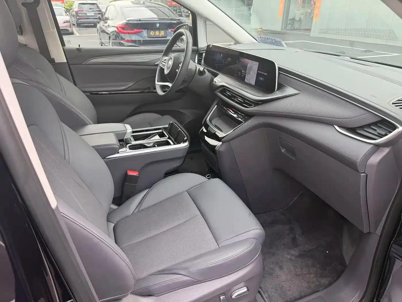 Buick GL8 PHEV 2025 Land Cruiser Premium Edition — миниатюра 13