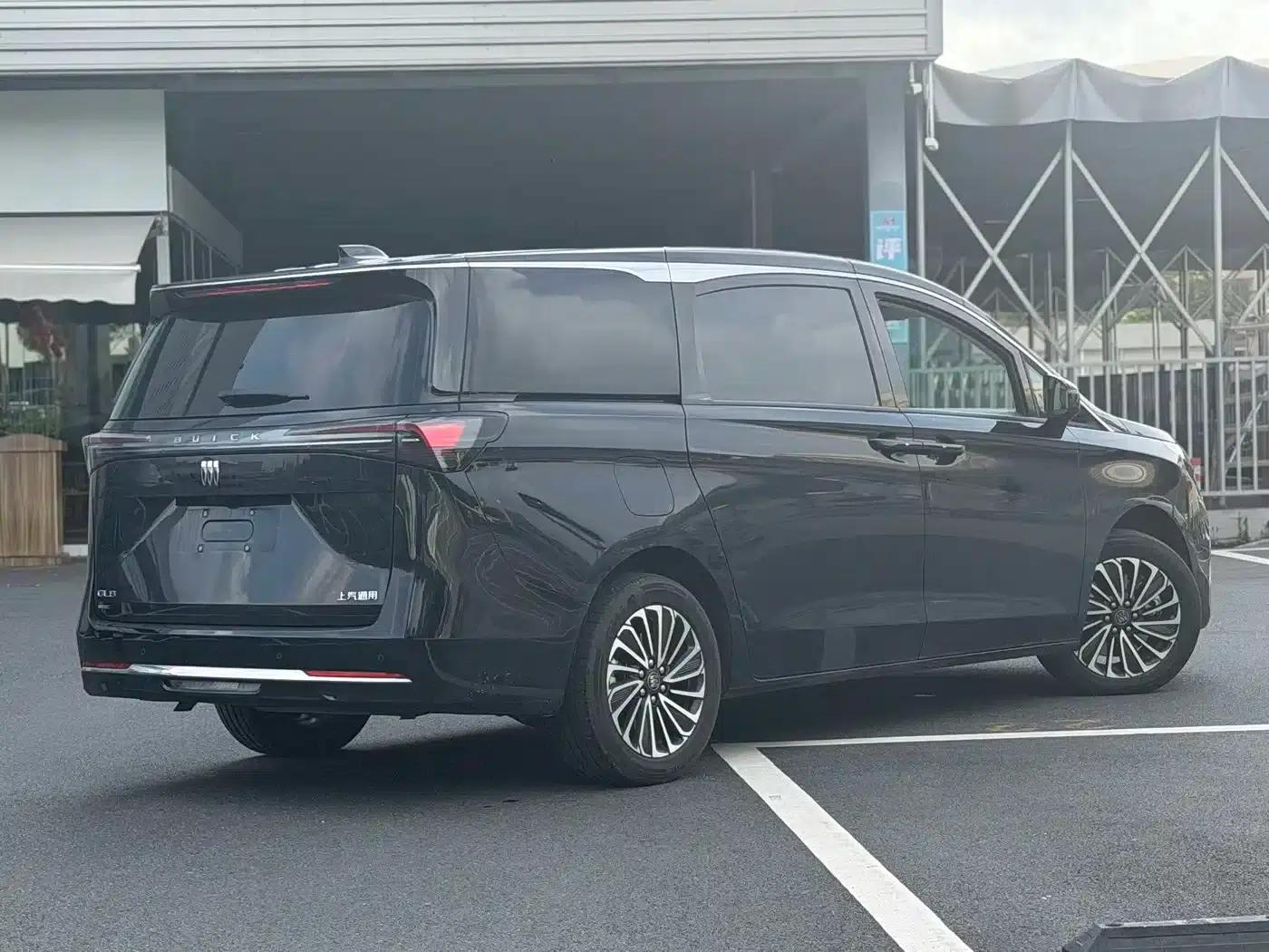Buick GL8 PHEV 2025 Land Cruiser Premium Edition — миниатюра 4
