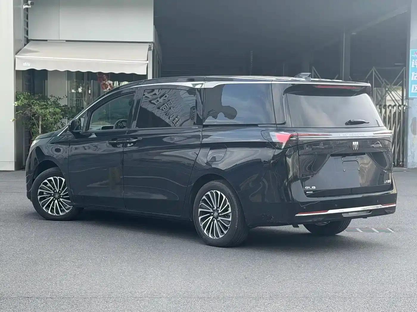 Buick GL8 PHEV 2025 Land Cruiser Premium Edition — миниатюра 6