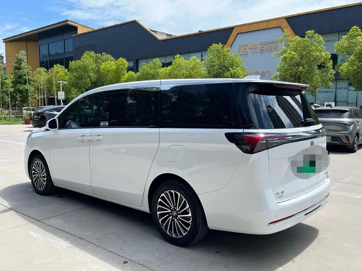 Buick GL8 PHEV 2025 Land Cruiser Smart Edition — миниатюра 4