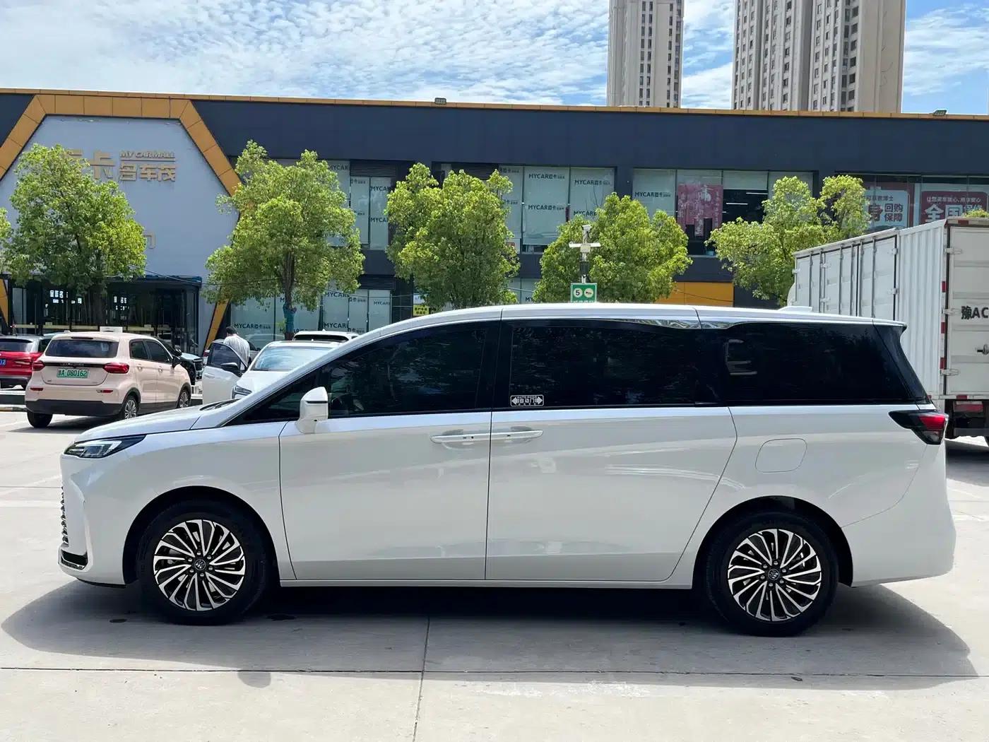 Buick GL8 PHEV 2025 Land Cruiser Smart Edition — миниатюра 7