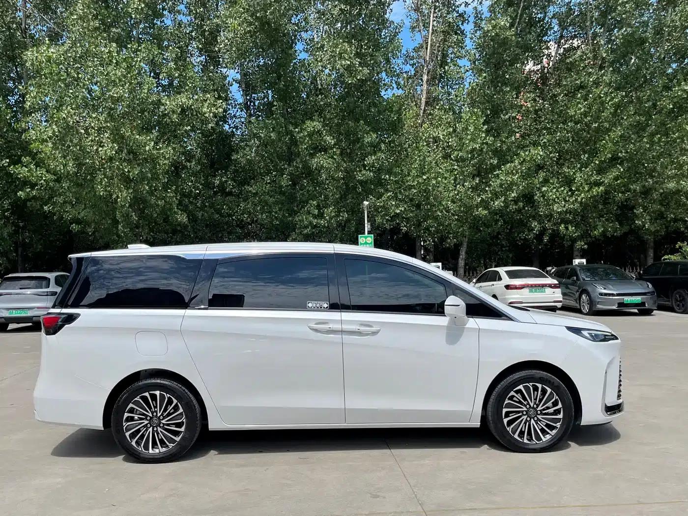 Buick GL8 PHEV 2025 Land Cruiser Smart Edition — миниатюра 8
