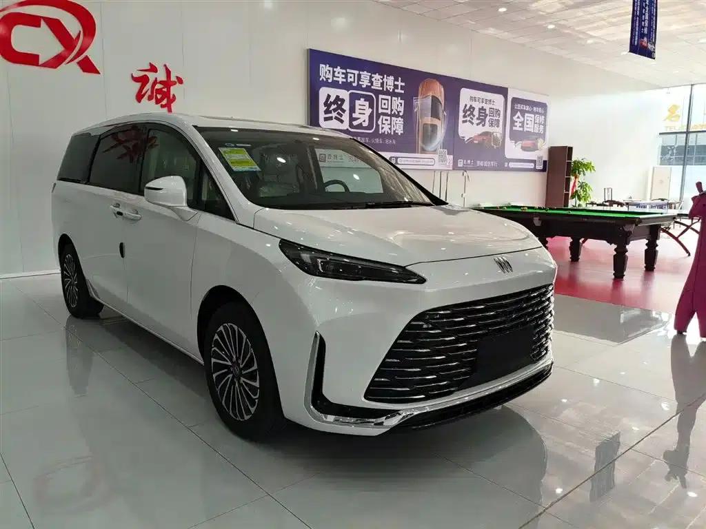 Buick GL8 PHEV 2025 Land Cruiser First Edition — миниатюра 3