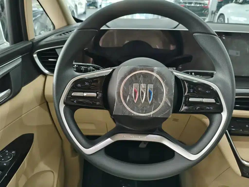Buick GL8 PHEV 2025 Land Cruiser First Edition — миниатюра 9