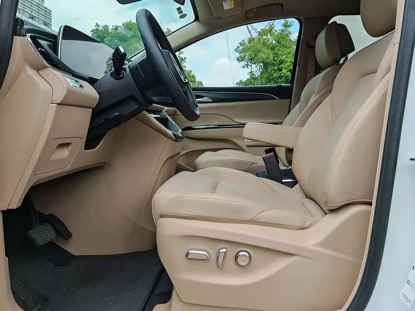 Buick GL8 PHEV 2025 Land Cruiser Premium Edition — миниатюра 4