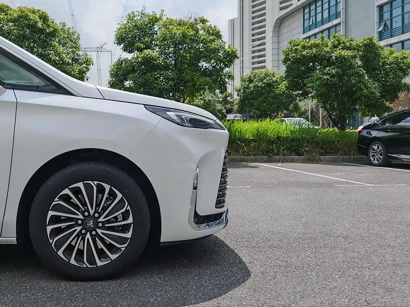 Buick GL8 PHEV 2025 Land Cruiser Premium Edition — миниатюра 7