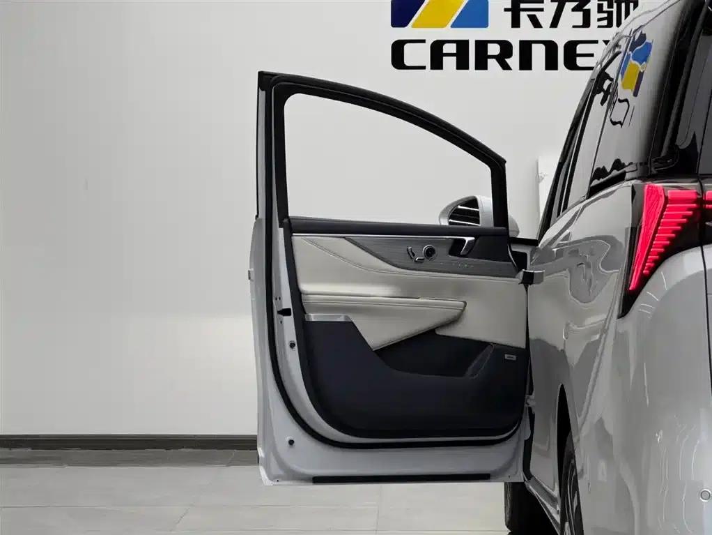 Buick GL8 PHEV 2026 Luxury Edition — миниатюра 5