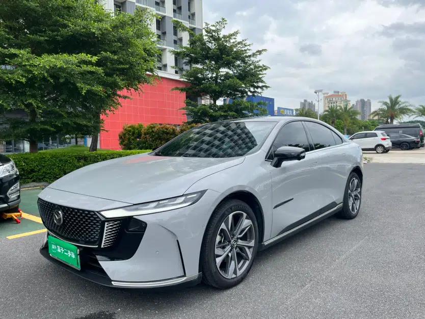 Mazda EZ-6 2024 Range-Extended 200 Luxury Edition — миниатюра 1