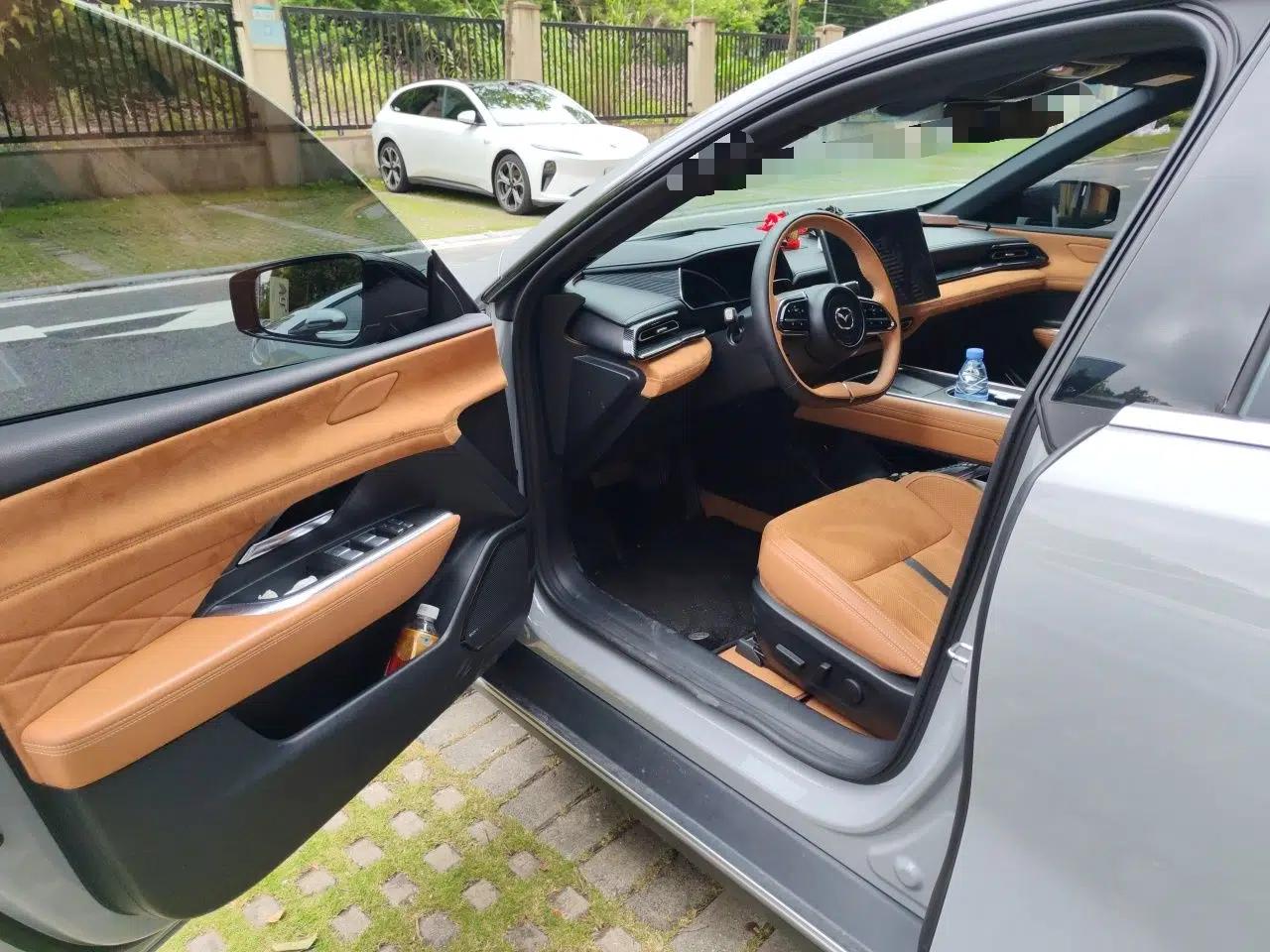 Mazda EZ-6 2024 Range-Extended 200 Luxury Edition — миниатюра 21