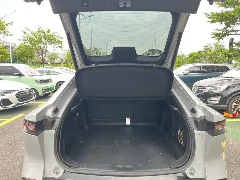 Mazda EZ-6 2024 Range-Extended 200 Luxury Edition — миниатюра 24