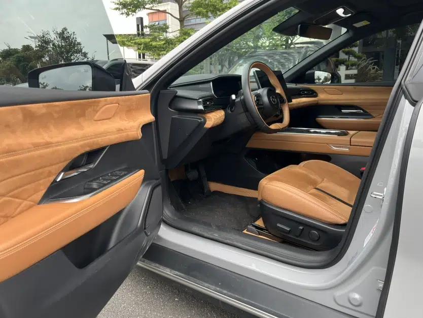 Mazda EZ-6 2024 Range-Extended 200 Luxury Edition — миниатюра 26
