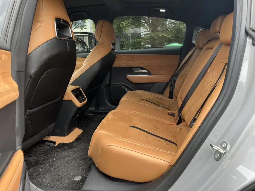 Mazda EZ-6 2024 Range-Extended 200 Luxury Edition — миниатюра 27