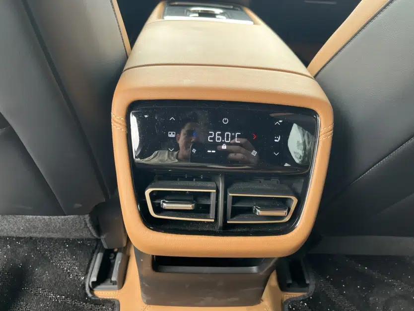 Mazda EZ-6 2024 Range-Extended 200 Luxury Edition — миниатюра 28