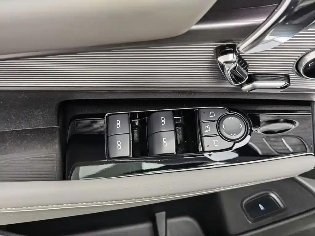 Buick E5 2023 Premium Standard Range Edition — миниатюра 9