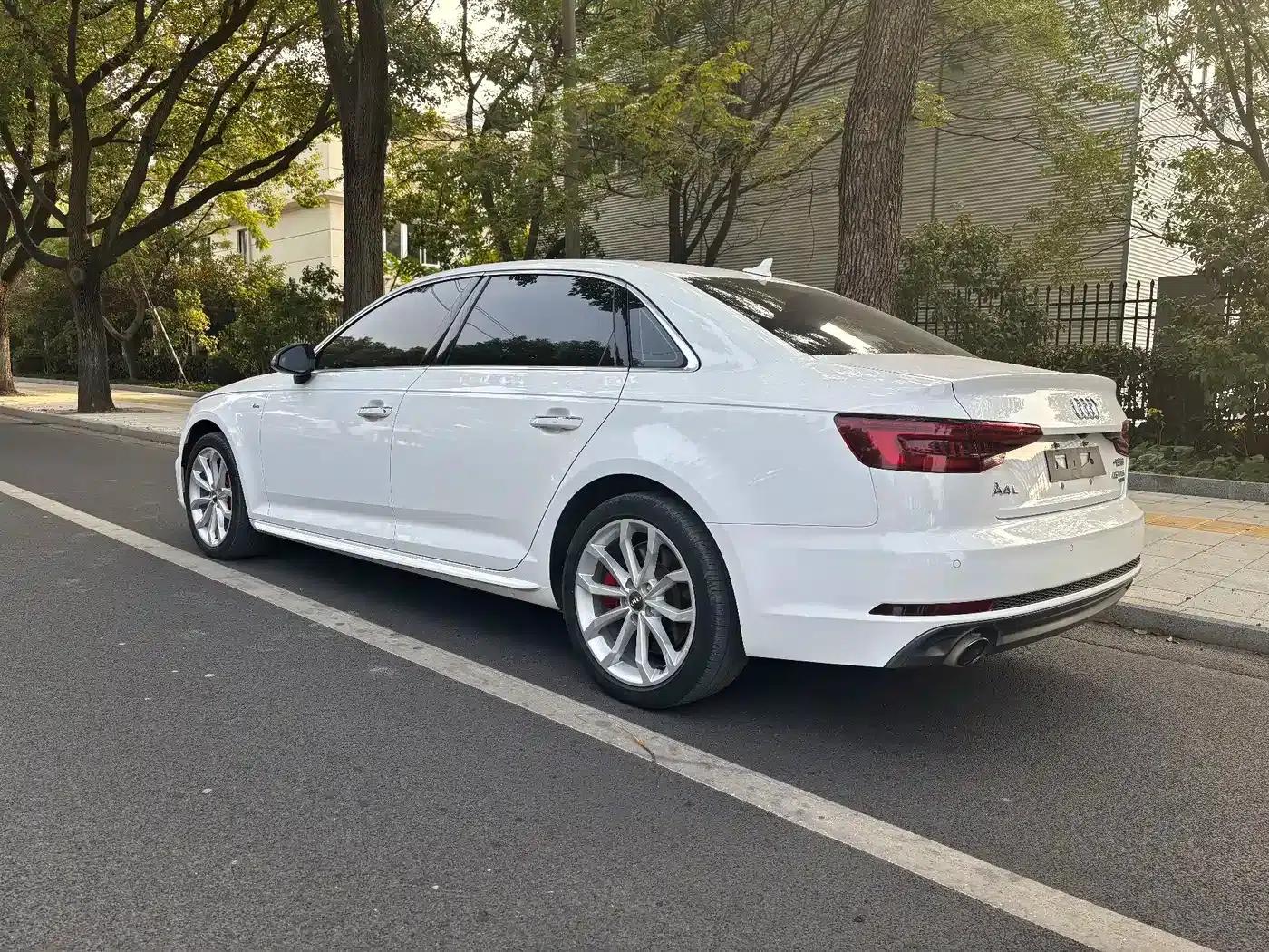 Audi A4L 2018 30th Anniversary Edition 45 TFSI quattro Individual Sport Edition — миниатюра 4