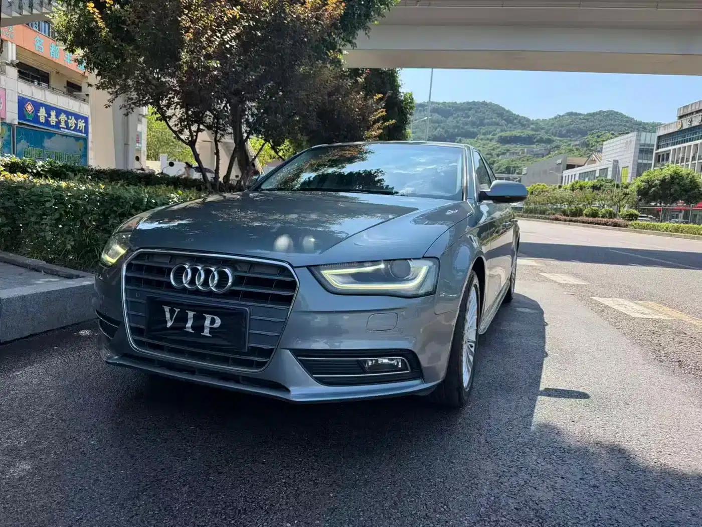 Audi A4L 2015 35 TFSI Automatic Comfort — миниатюра 1