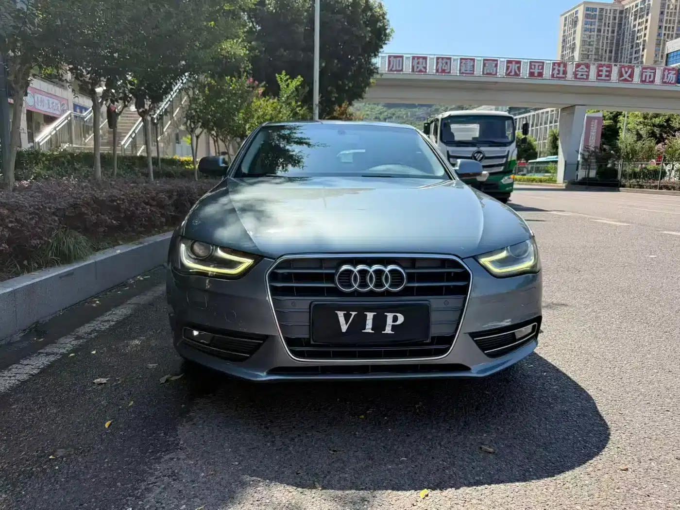 Audi A4L 2015 35 TFSI Automatic Comfort — миниатюра 2