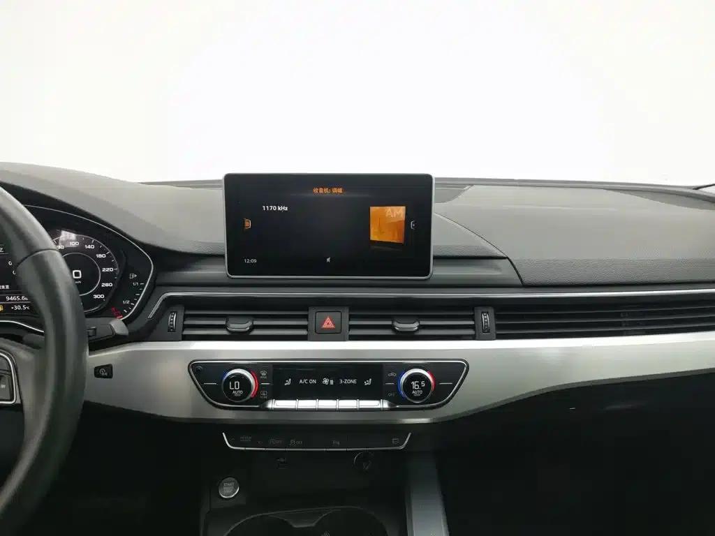 Audi A4L 2018 30th Anniversary Edition 40 TFSI Fashion Model — миниатюра 12