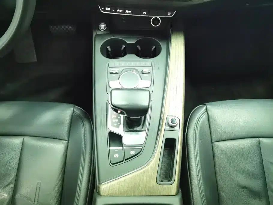Audi A4L 2018 30th Anniversary Edition 40 TFSI Fashion Model — миниатюра 16