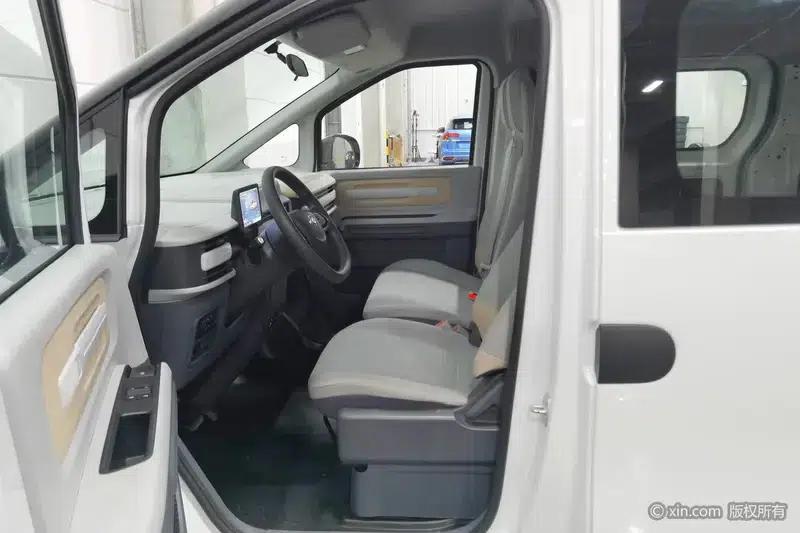 Dana V1 2025 Model, V1 Short Wheelbase Low Roof Multi-functional Version 42kWh — миниатюра 18