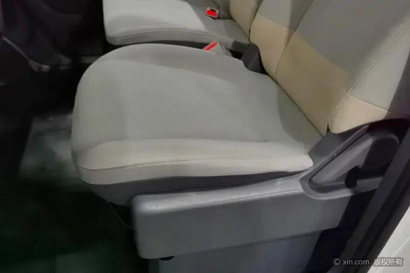 Dana V1 2025 Model, V1 Short Wheelbase Low Roof Multi-functional Version 42kWh — миниатюра 19