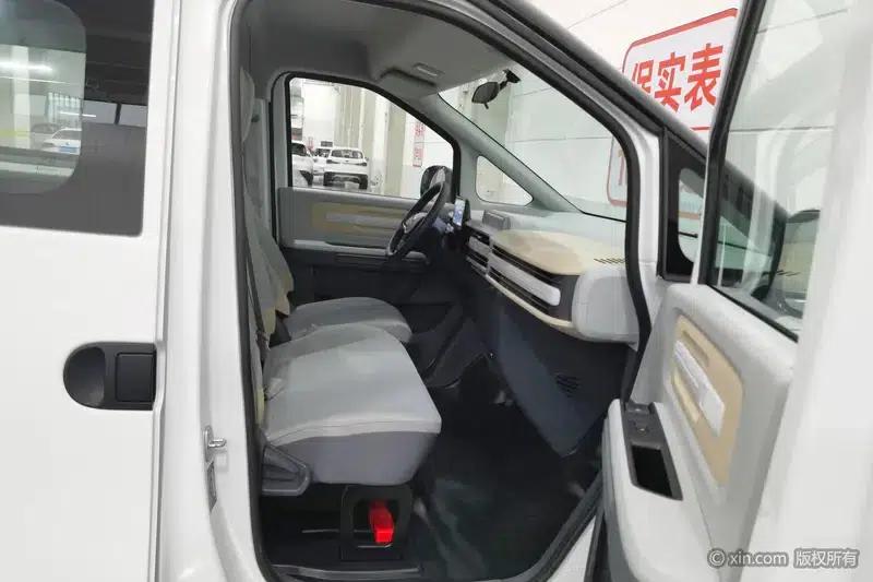 Dana V1 2025 Model, V1 Short Wheelbase Low Roof Multi-functional Version 42kWh — миниатюра 8