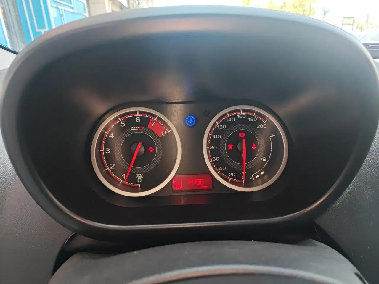 MG 3SW 2015 1.5L AMT Elite Model — миниатюра 11