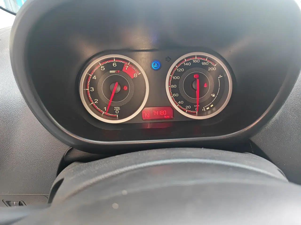MG 3SW 2015 1.5L AMT Elite Model — миниатюра 12